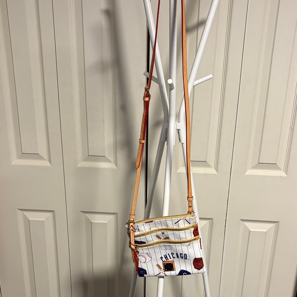 Dooney & Bourke White Chicago Cubs Baseball Crossbody Bag - Picture 2 of 4